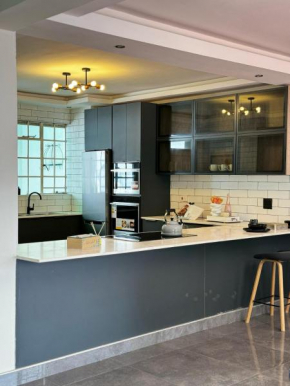 Messe Luxe 4-bed Apartment CBD